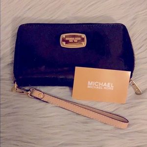 Michael Kors, Bi-Fold/Zipper/Wristlet/BlkGold Wall